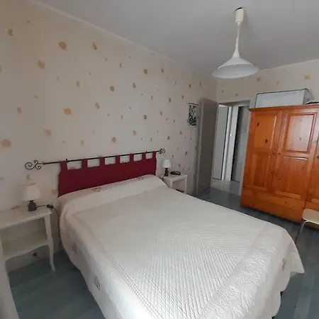 Apartment T2 A 2 Minutes De La Avec Loggia, Parking Privatif Et Commerces A Proximite - Fr-1-324a-19